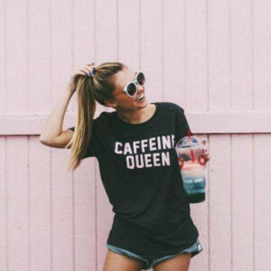 camiseta feminina caffeine queen – t shirt estilosa em algodão premium